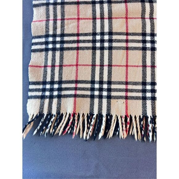Burberry 100% Wool Scarf - Picture 9 of 10